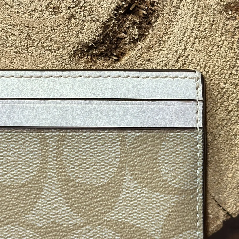 COACH Card Case In Signature and Chalk Leather
